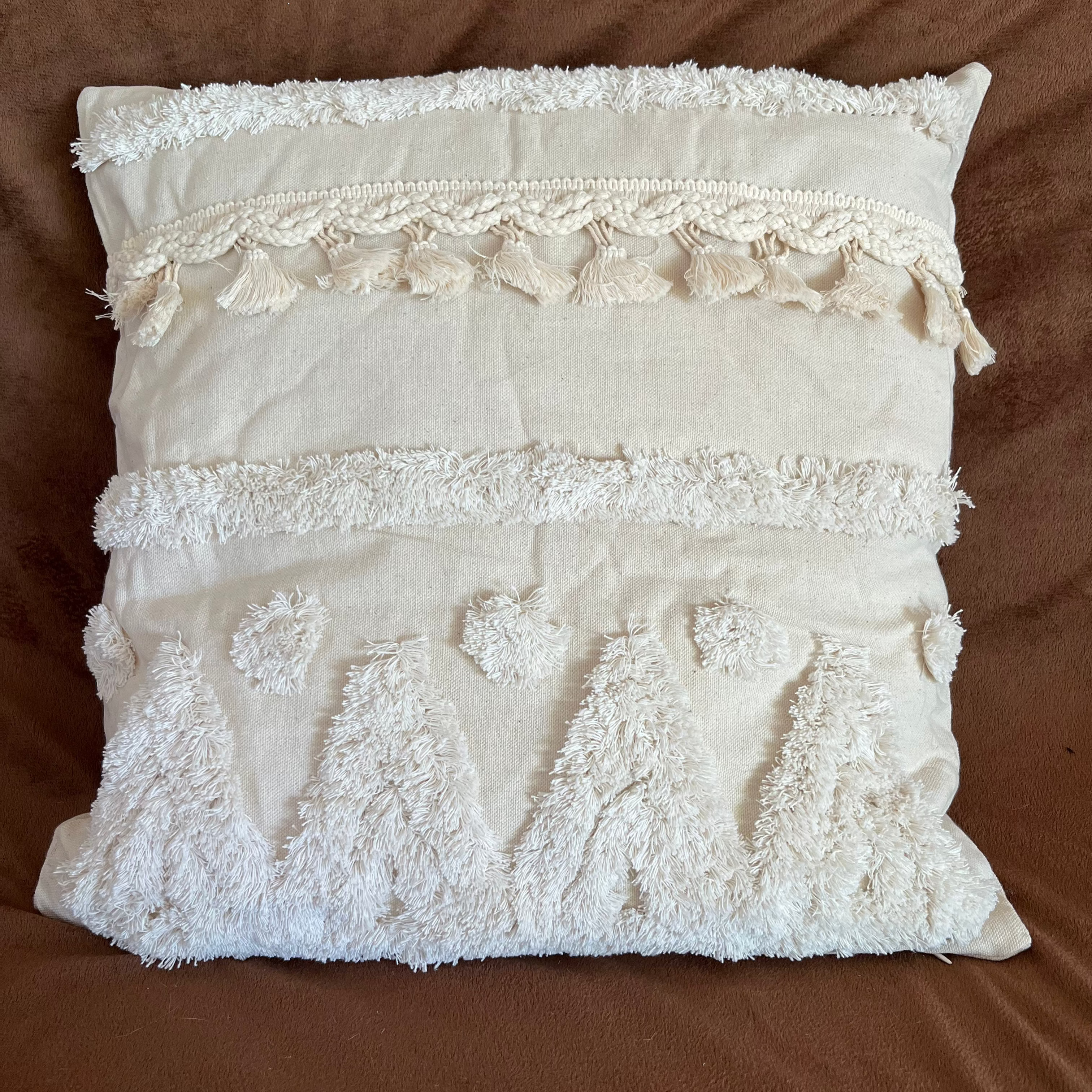 Coussin Bohème Brodé avec Pompoms ou Motifs – Déstockage