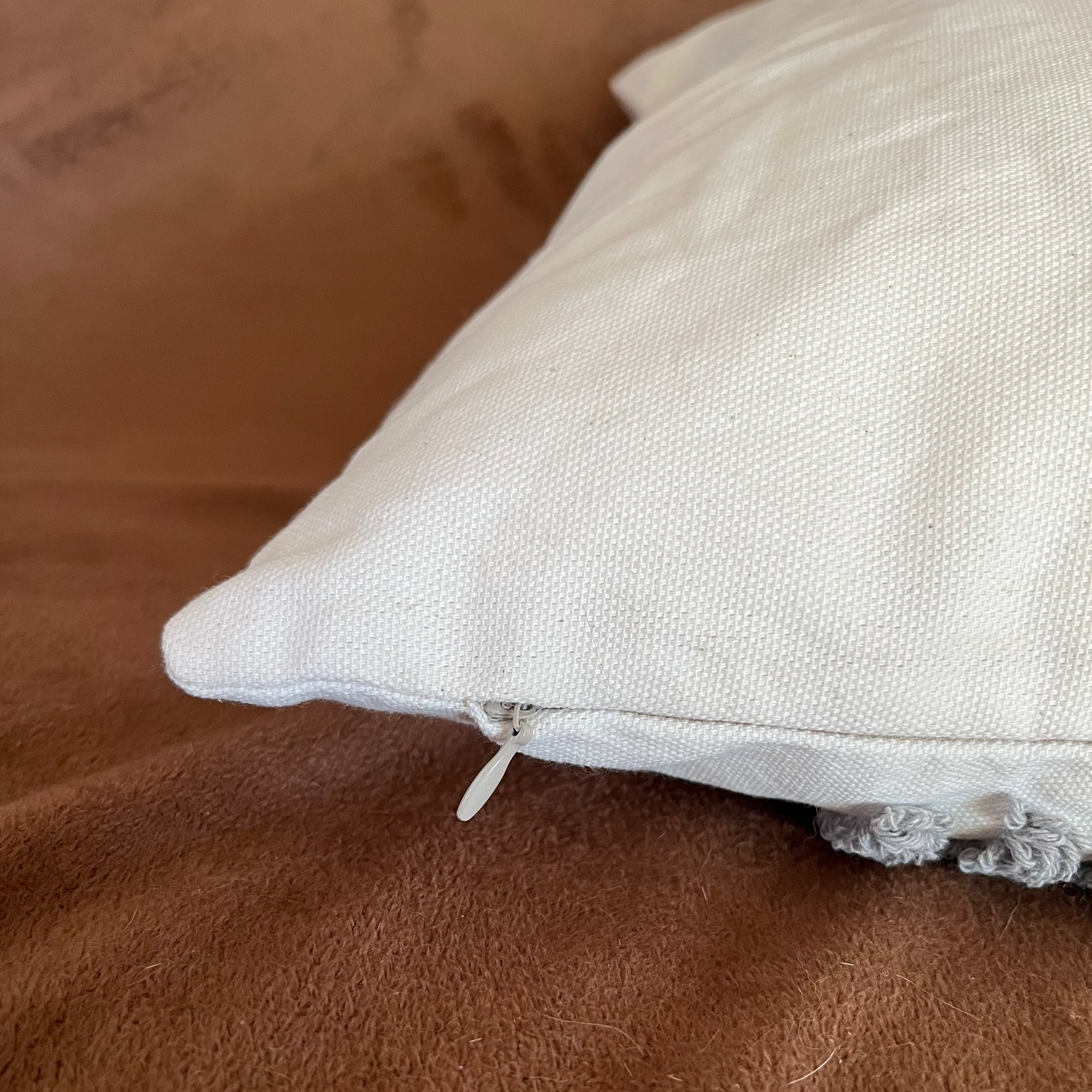 Coussin Bohème Brodé avec Pompoms ou Motifs – Déstockage
