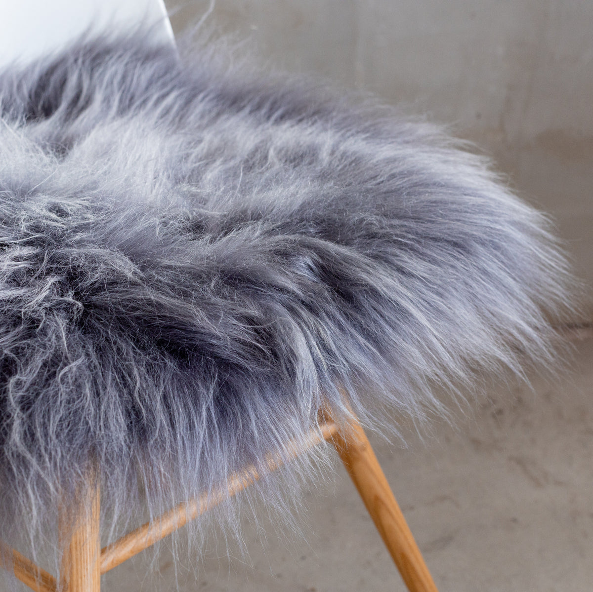 Coussin de chaise peau de mouton islandaise gris - vue 2