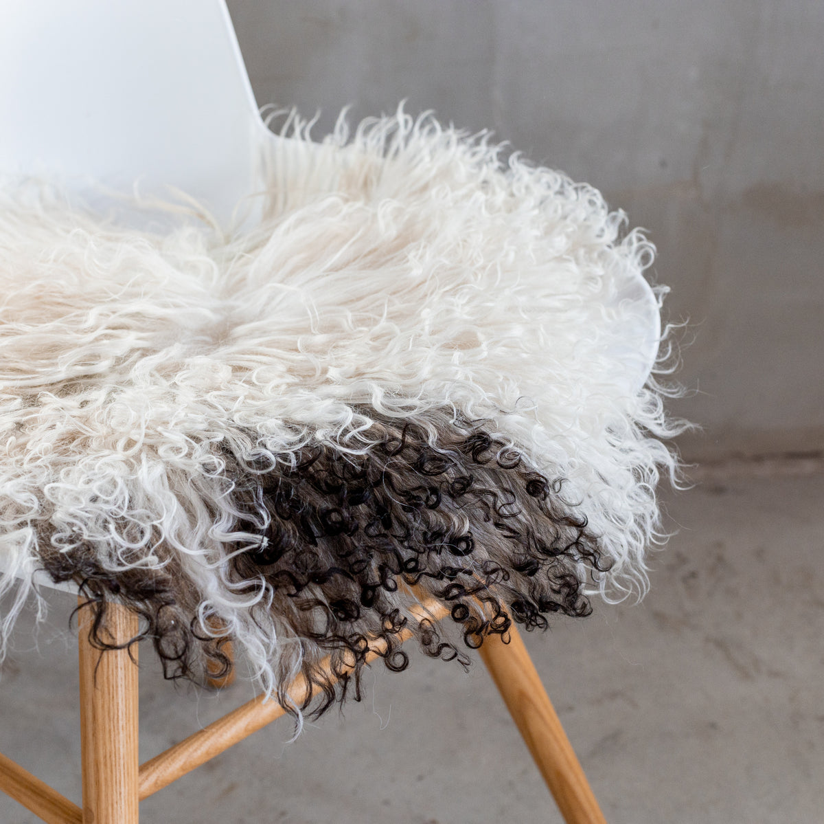 Coussin de chaise rond peau de mouton bouclée naturelle - vue 2