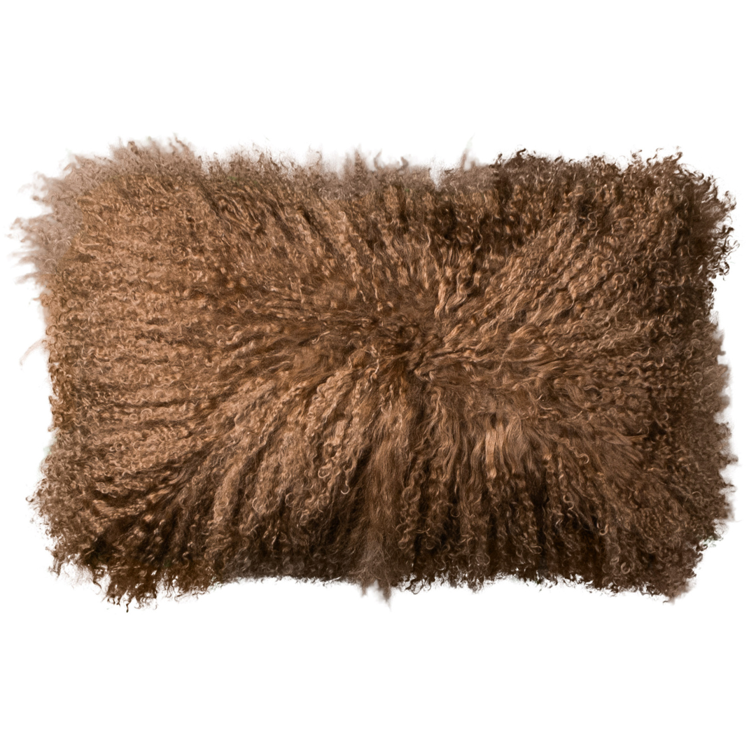 Coussin peau de mouton du Tibet caramel, format rectangulaire 30x50 cm vu de face
