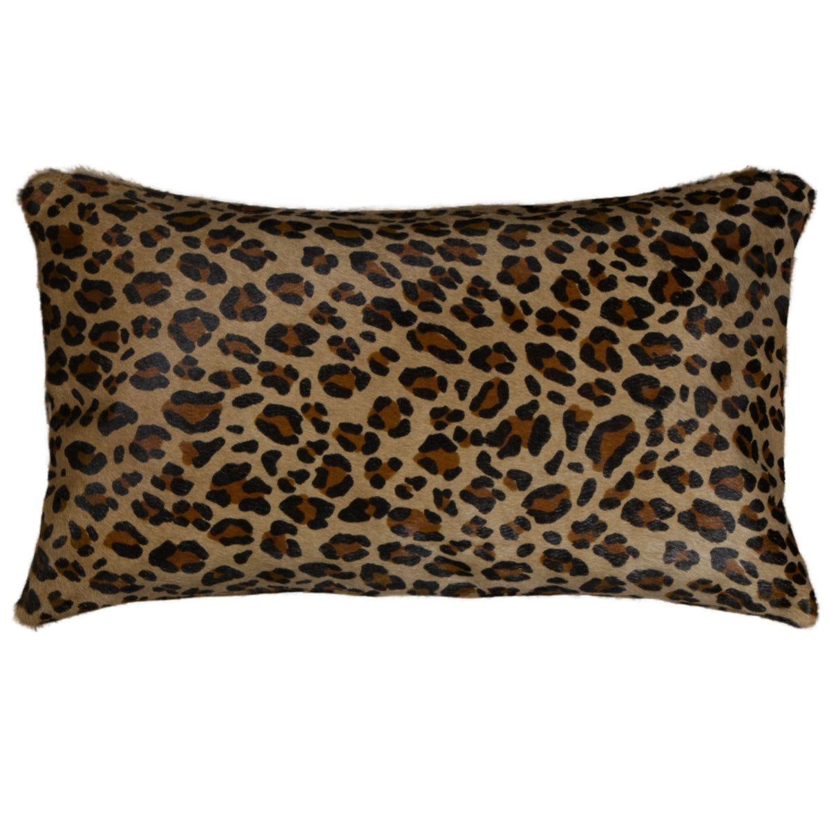 Coussin peau de vache imprimé panthère, rectangulaire 30x50 cm vu de face, motif léopard aux tons fauves