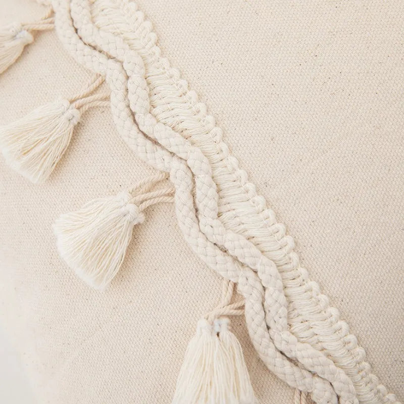 Coussin berbere beige et carré à pampilles
