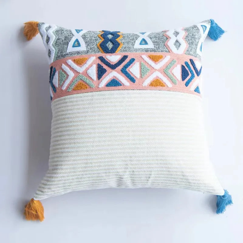 Coussin boheme ethnique avec formes géométriques brodées