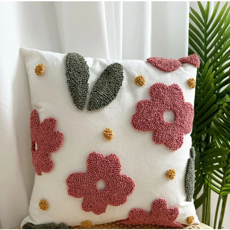 Coussin brodé fleurs carré et décoratif