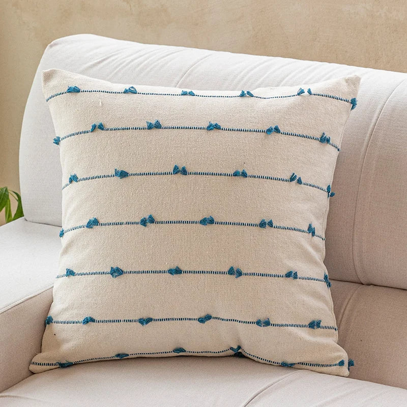 Coussin déco canapé avec rayures brodées