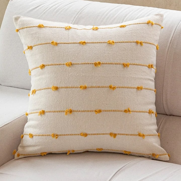 Coussin déco canapé avec rayures brodées