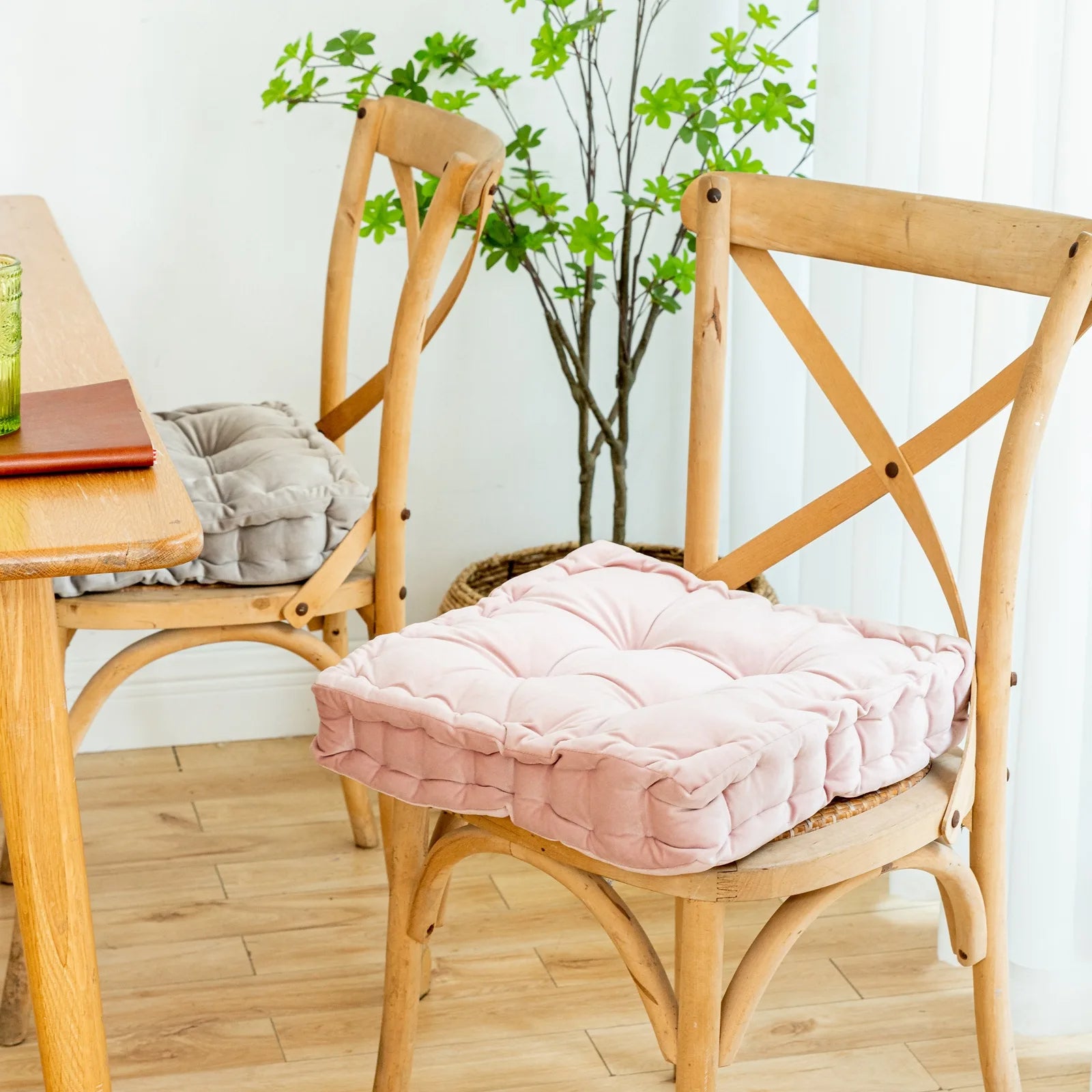 Coussin extérieur de forme carrée pour l'été